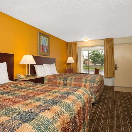 Days Inn By Wyndham Chester Exterior foto