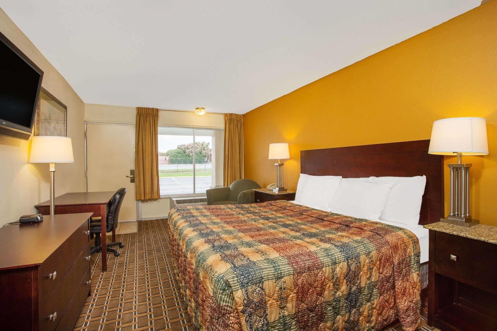 Days Inn By Wyndham Chester Exterior foto