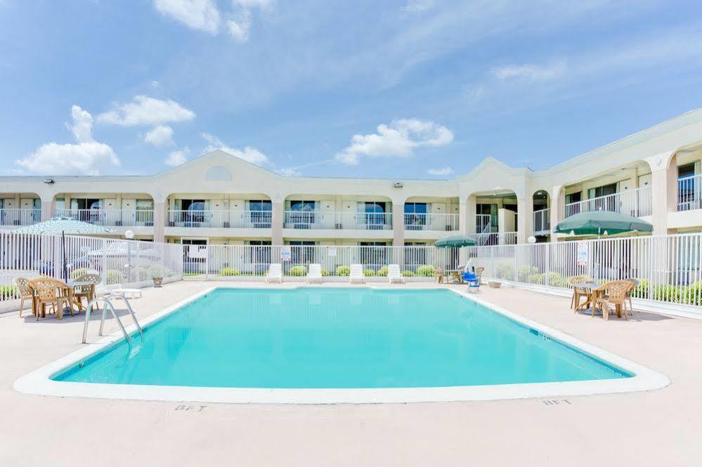 Days Inn By Wyndham Chester Exterior foto
