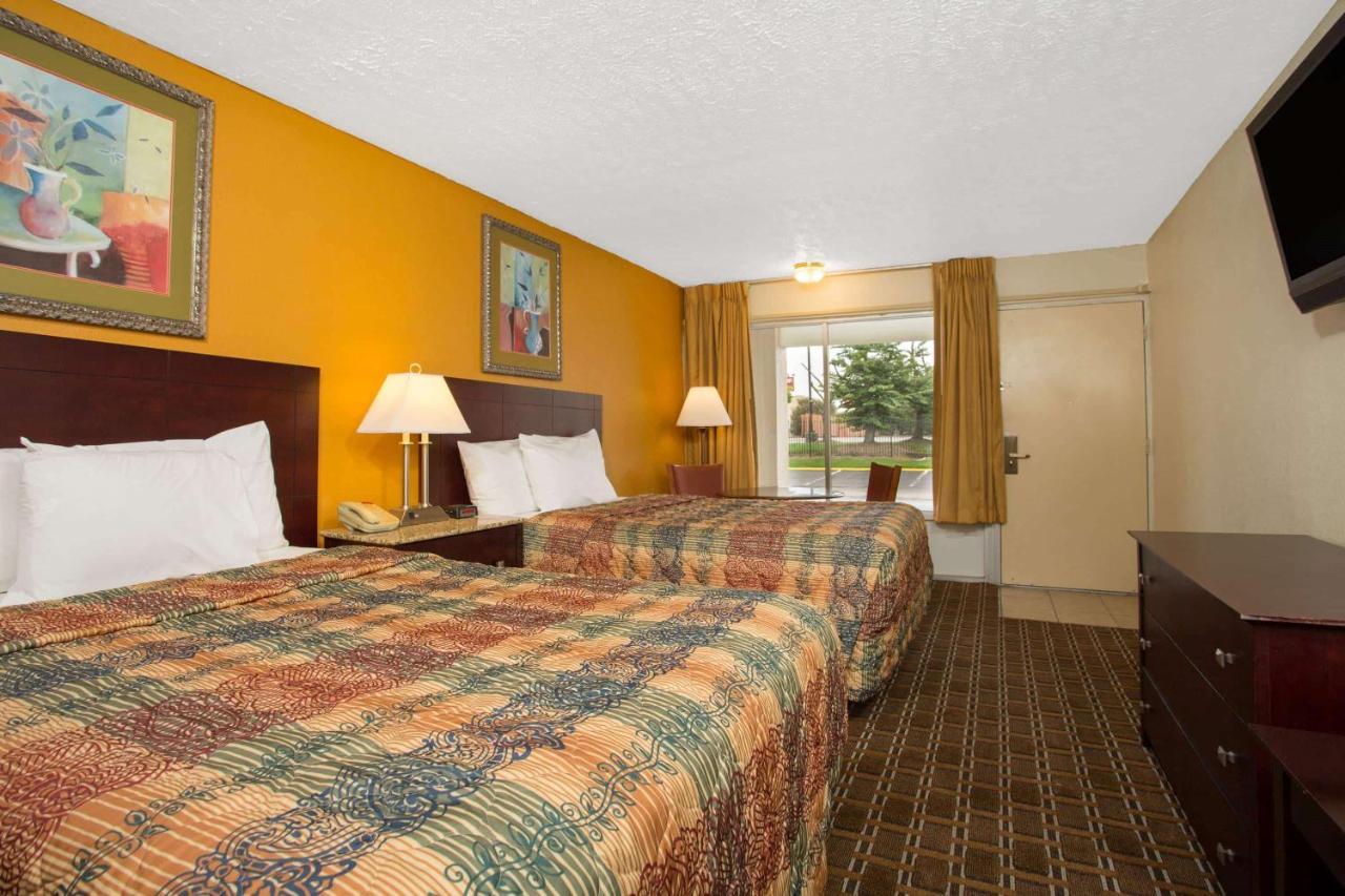 Days Inn By Wyndham Chester Exterior foto